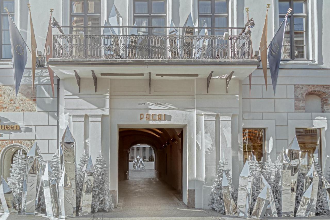 Hotel Pacai, Vilnius, A Member Of Design Hotels Exterior foto Entrance to the museum