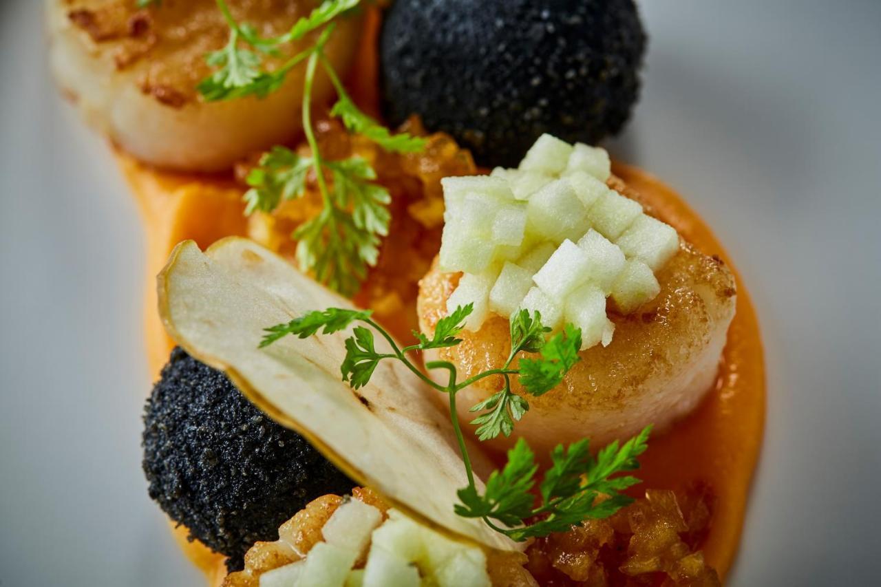 Hotel Pacai, Vilnius, A Member Of Design Hotels Exterior foto Scallop with black truffle